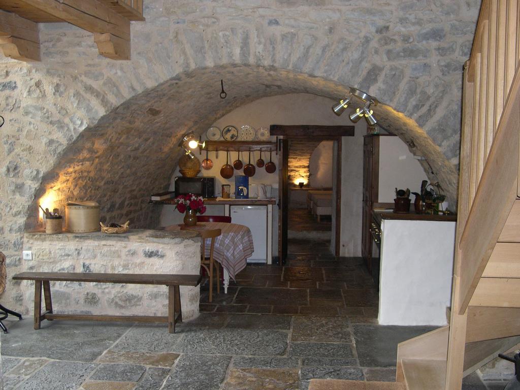 La Bergerie Bed & Breakfast Sainte-Eulalie-de-Cernon Bagian luar foto