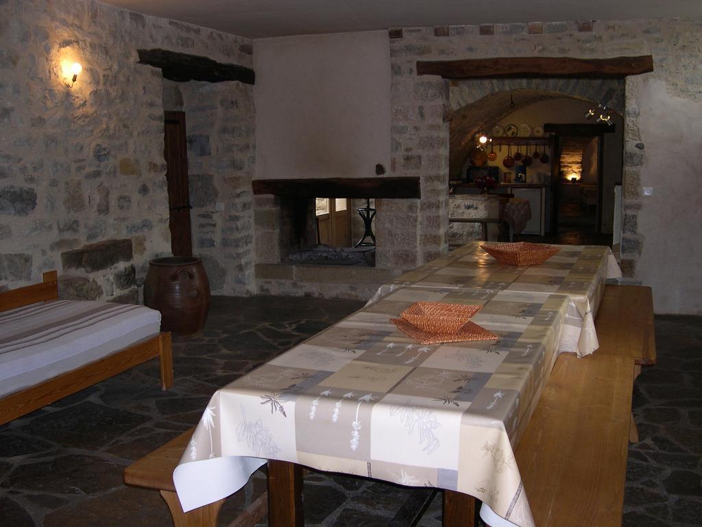 La Bergerie Bed & Breakfast Sainte-Eulalie-de-Cernon Bagian luar foto